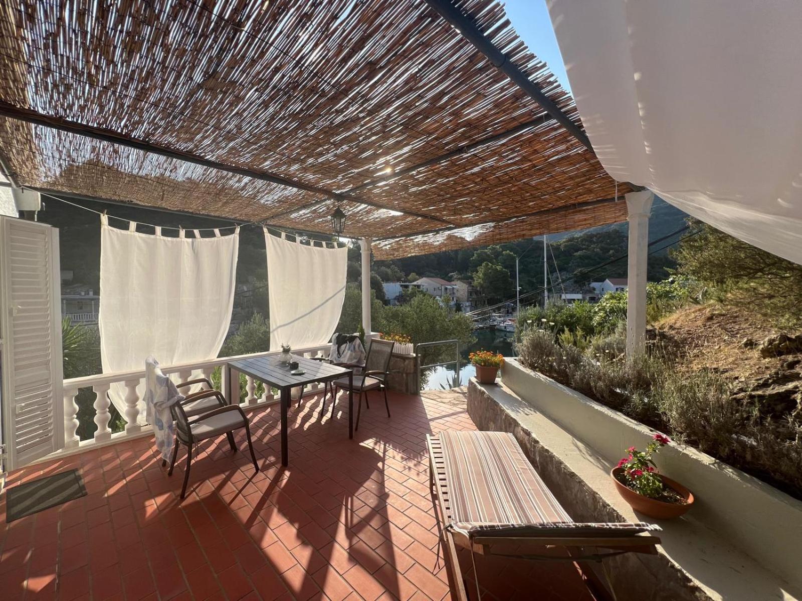 Apartment Nadine Mljet Mit Meerblick Okuklje 外观 照片